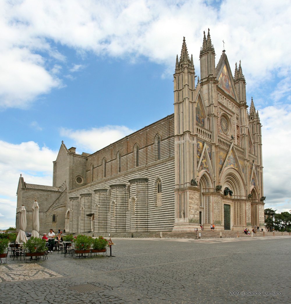 L’imponente Duomo di Orvieto, capolavoro dell’architettura gotica italiana