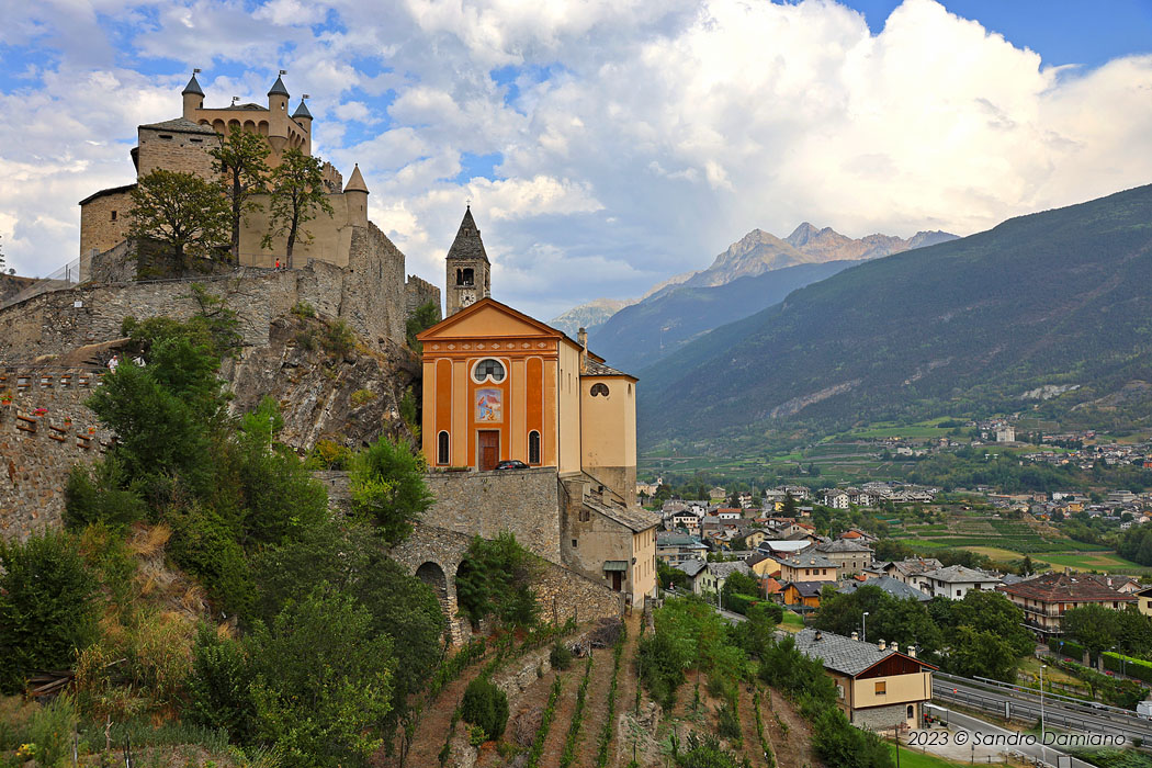 Chiesa dei Santi Pietri e Paolo ancorato sulla roccia