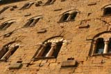 Finestre di un edificio di Volterra