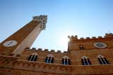 Particolare vista del palazzo municipale di Siena