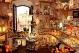 Negozio di ceramiche e lavorazioni in alabastro
