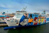 Traghetto Moby nel porto di Genova