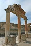 Resti della vecchia architettura romana