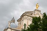 Particolare della statua della Madonna rivestita d'oro (Basilica di Santa Maria degli Angeli)