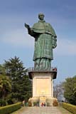 L'imponente statua di S.Carlo Borromeo (oltre 30 m)