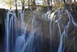 Raggi di sole sulla cascata