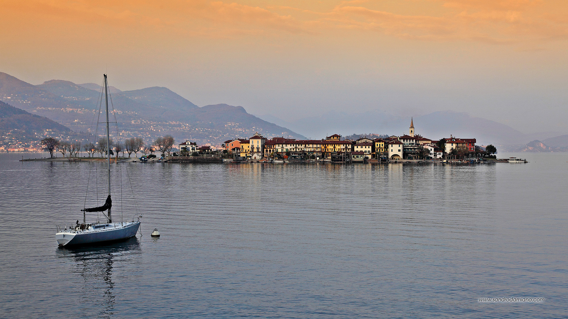 Isola dei Pescatori al tramonto