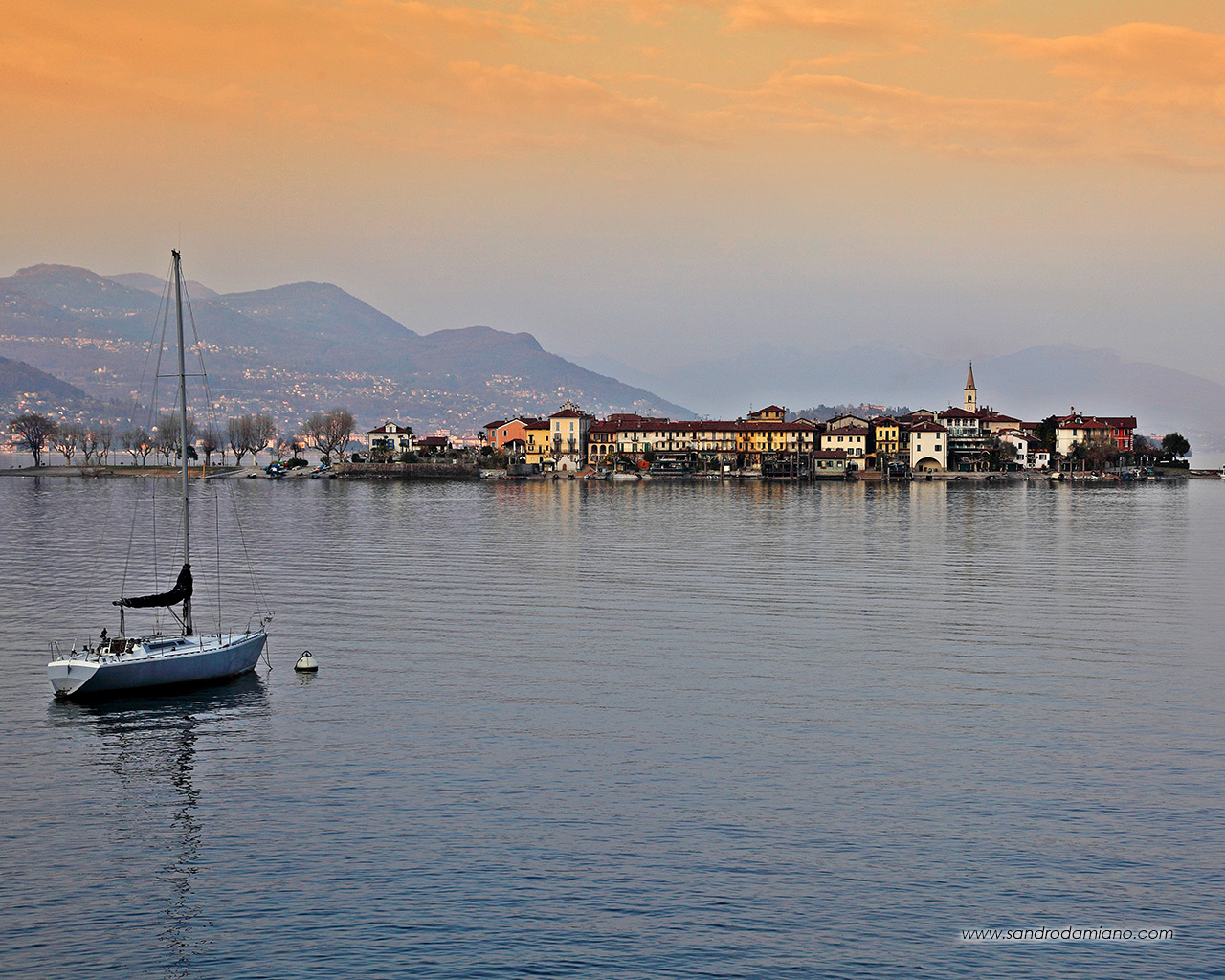 Isola dei Pescatori al tramonto